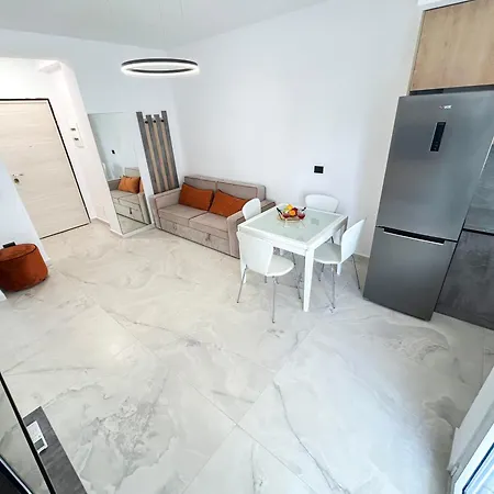 Apartament Pizza House Qerret 1 Min To Golem (Tirana)