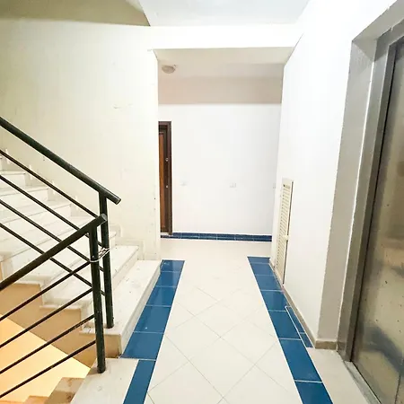 Shqiponja 아파트 골렘