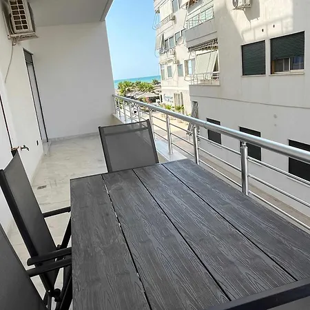 Pizza House Apartment Qerret 1 Min To Beach شقة *