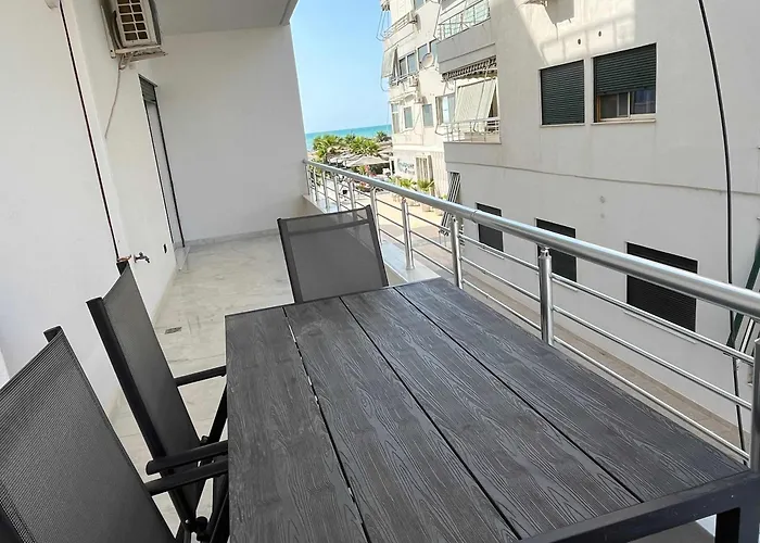 Shqiponja 아파트 *